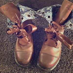 Dr Marten combat boot AirWair sz 8 - Beautiful!